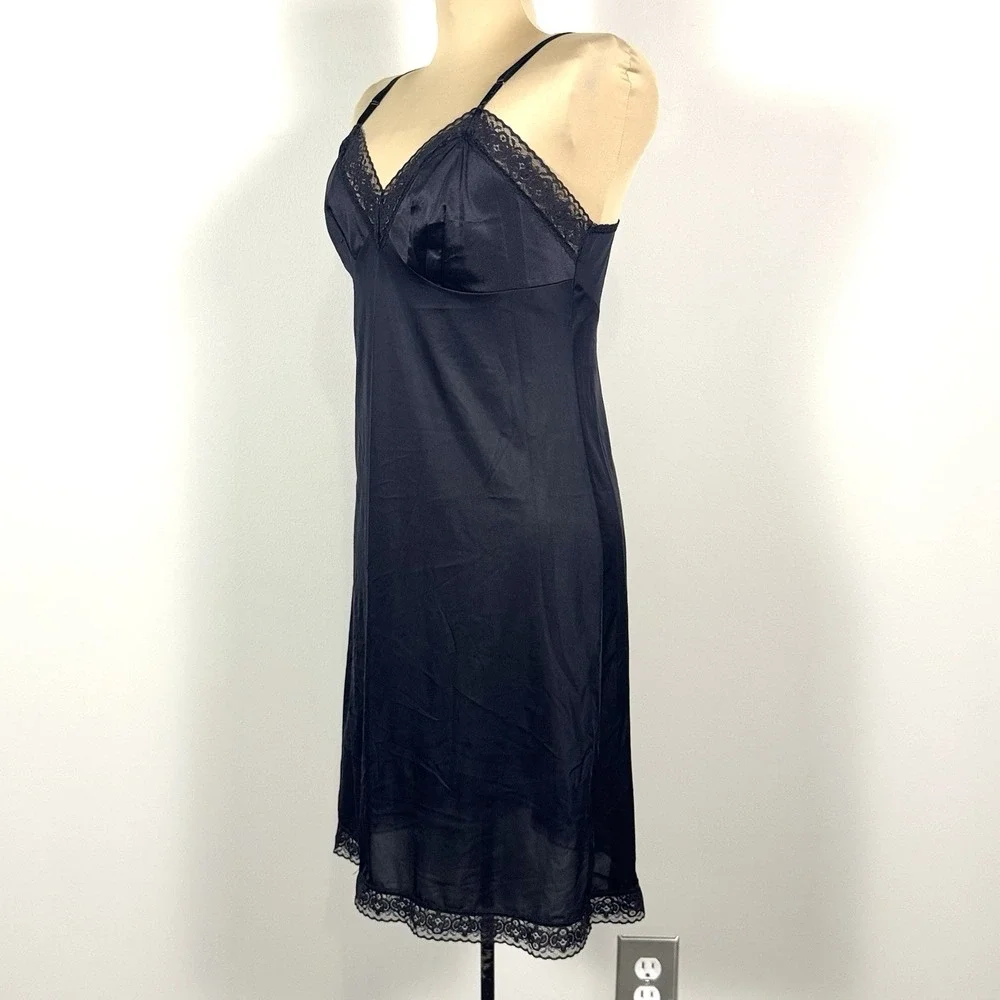 Vtg Vanity Fair Black Full Slip‎ Size S/M Dark Romance Nylon Lace Empire Waist